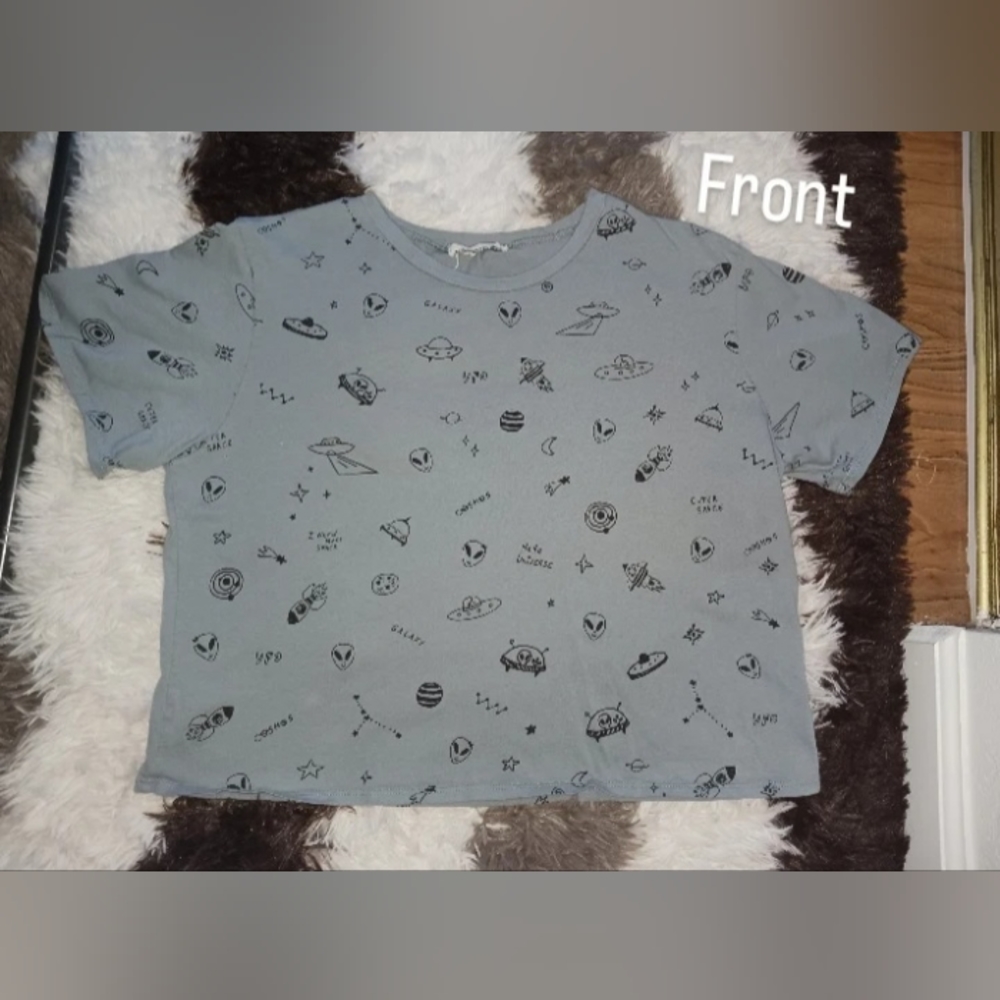 Gray, size large, Space and alien themed crop top.